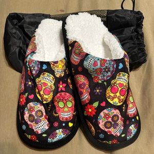 🖤 Sugar Skull 💀 EUC fleece lined slides / slippers in bag